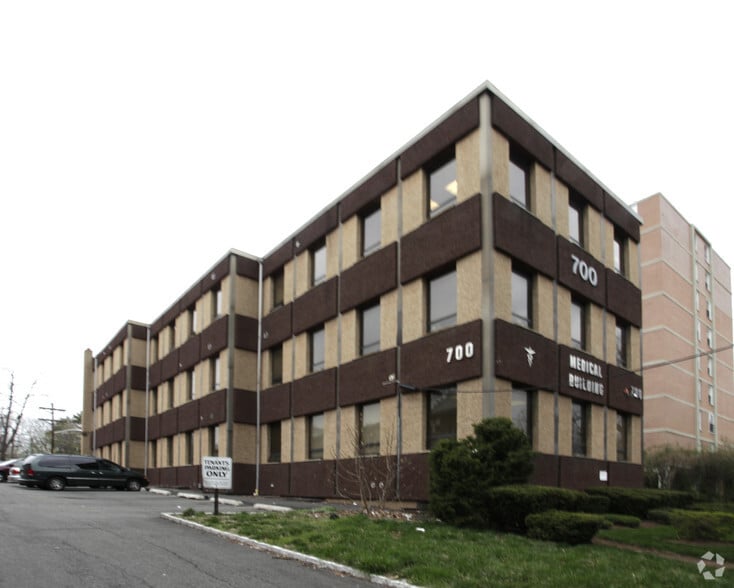 700 N Broad St, Elizabeth, NJ for sale - Building Photo - Image 3 of 14