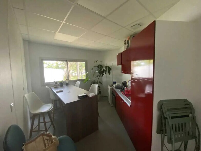 Office in Pessac for lease - Interior Photo - Image 2 of 10