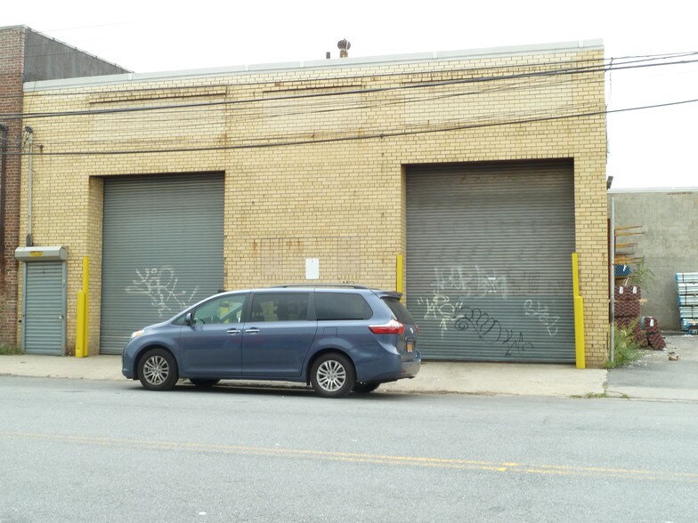 539 Wortman Ave, Brooklyn, NY for sale - Primary Photo - Image 1 of 1