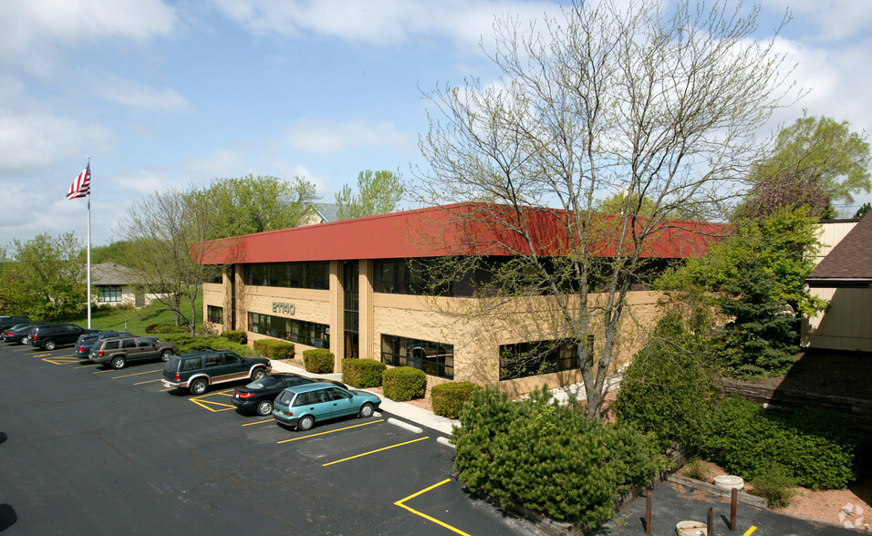 21140 W Capitol Dr, Brookfield, WI for lease - Building Photo - Image 2 of 20