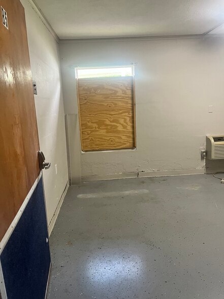 8060 Stinson St, Milan, TN for sale - Interior Photo - Image 3 of 16