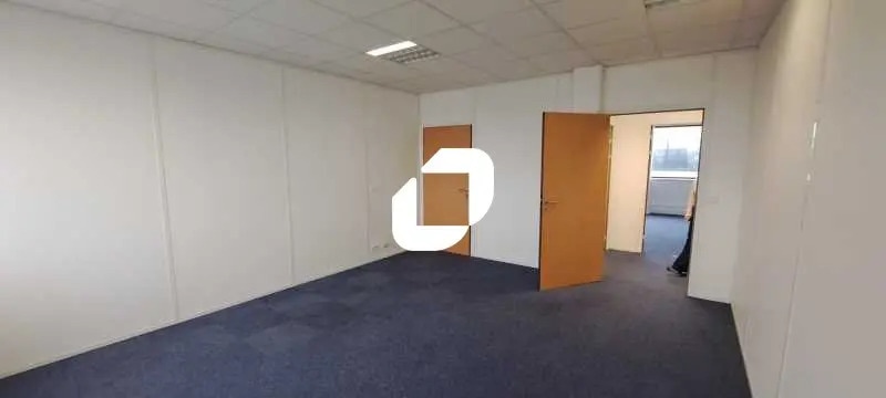 Office in Noisy-le-Sec for lease - Interior Photo - Image 3 of 9