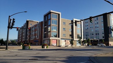 100 Aqua Way, Newport, KY for lease Building Photo- Image 1 of 4