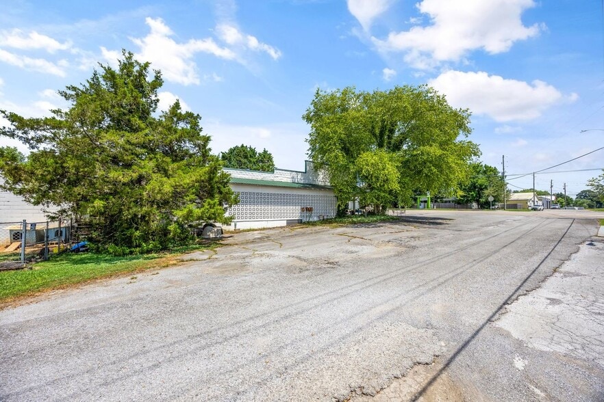 6710 Morganton Rd, Greenback, TN for sale - Building Photo - Image 2 of 9