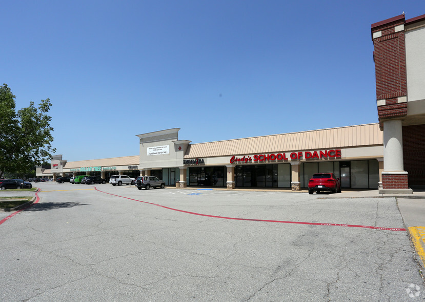 105-107 N Greenville Ave, Allen, TX for lease - Building Photo - Image 2 of 4