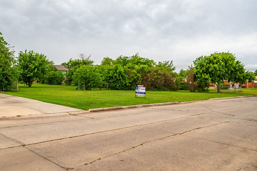 1910 SW A Ave, Lawton, OK for sale - Primary Photo - Image 1 of 1