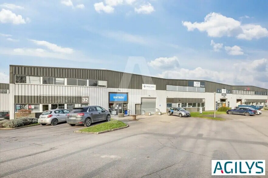 Industrial in Massy for lease - Building Photo - Image 2 of 7