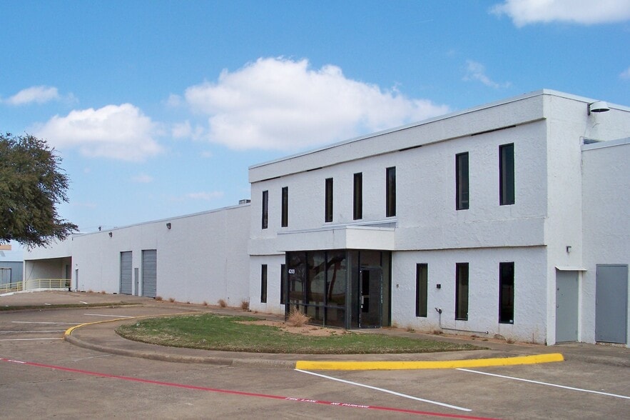 4209 Barnett Blvd, Arlington, TX for lease - Building Photo - Image 2 of 8