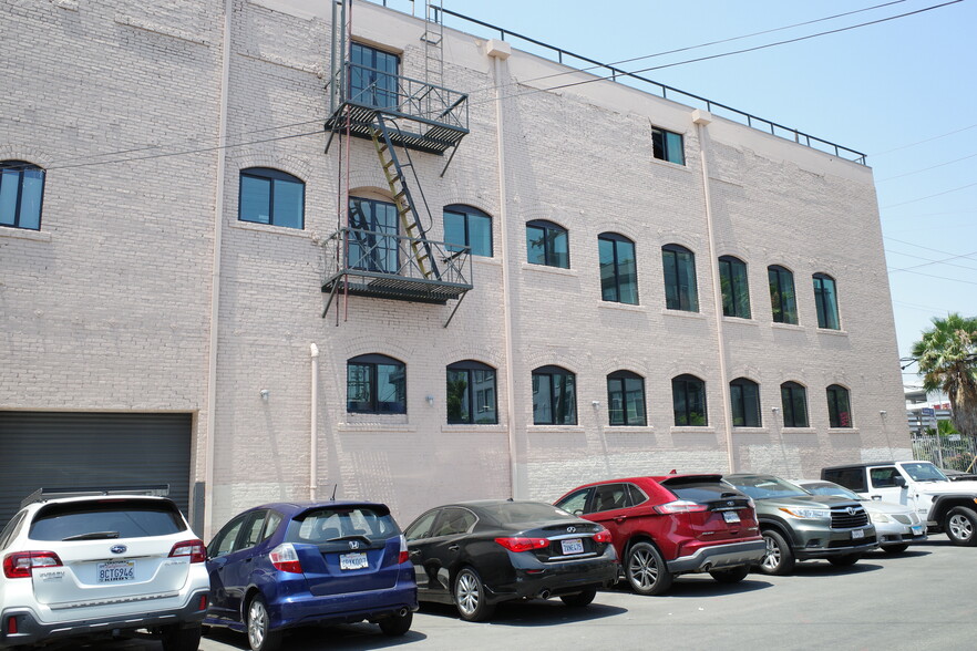 400 S Alameda St, Los Angeles, CA for lease - Building Photo - Image 3 of 18