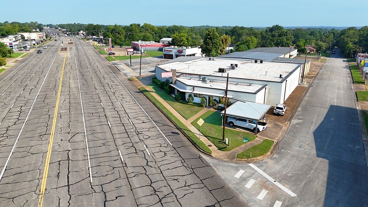 1905 W Gentry Pky, Tyler, TX for lease Primary Photo- Image 1 of 7