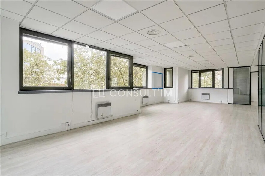Office in Boulogne-Billancourt for lease - Building Photo - Image 2 of 8
