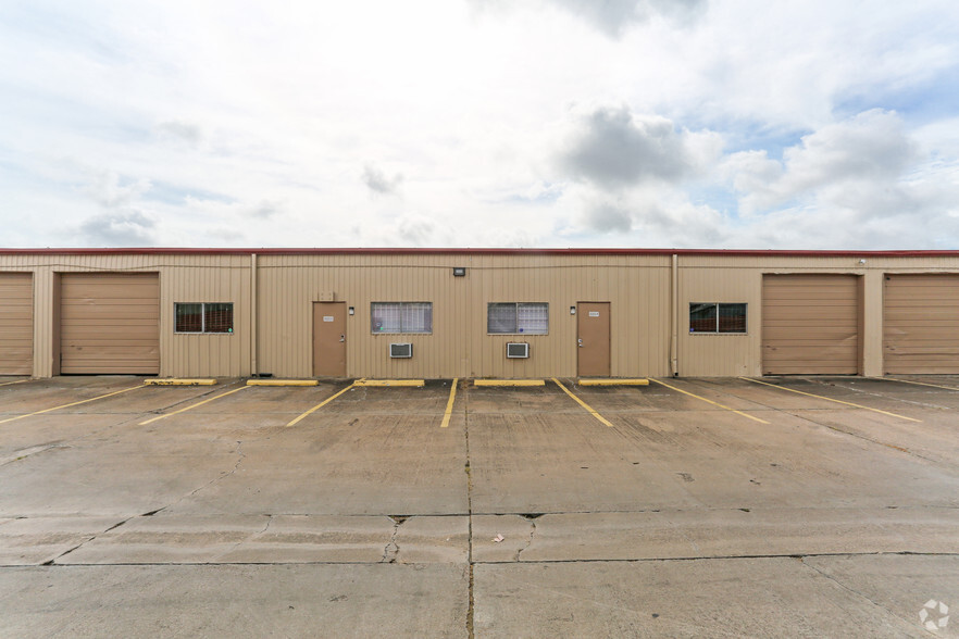 9301-9307 Harwin Dr, Houston, TX for lease - Building Photo - Image 3 of 5