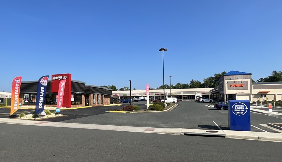 8700 Richmond Hwy, Alexandria, VA for lease - Building Photo - Image 2 of 7