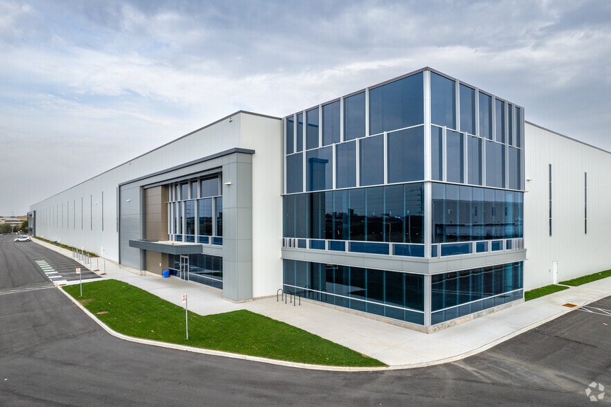 6525 Mississauga Rd, Mississauga, ON for lease - Building Photo - Image 1 of 4