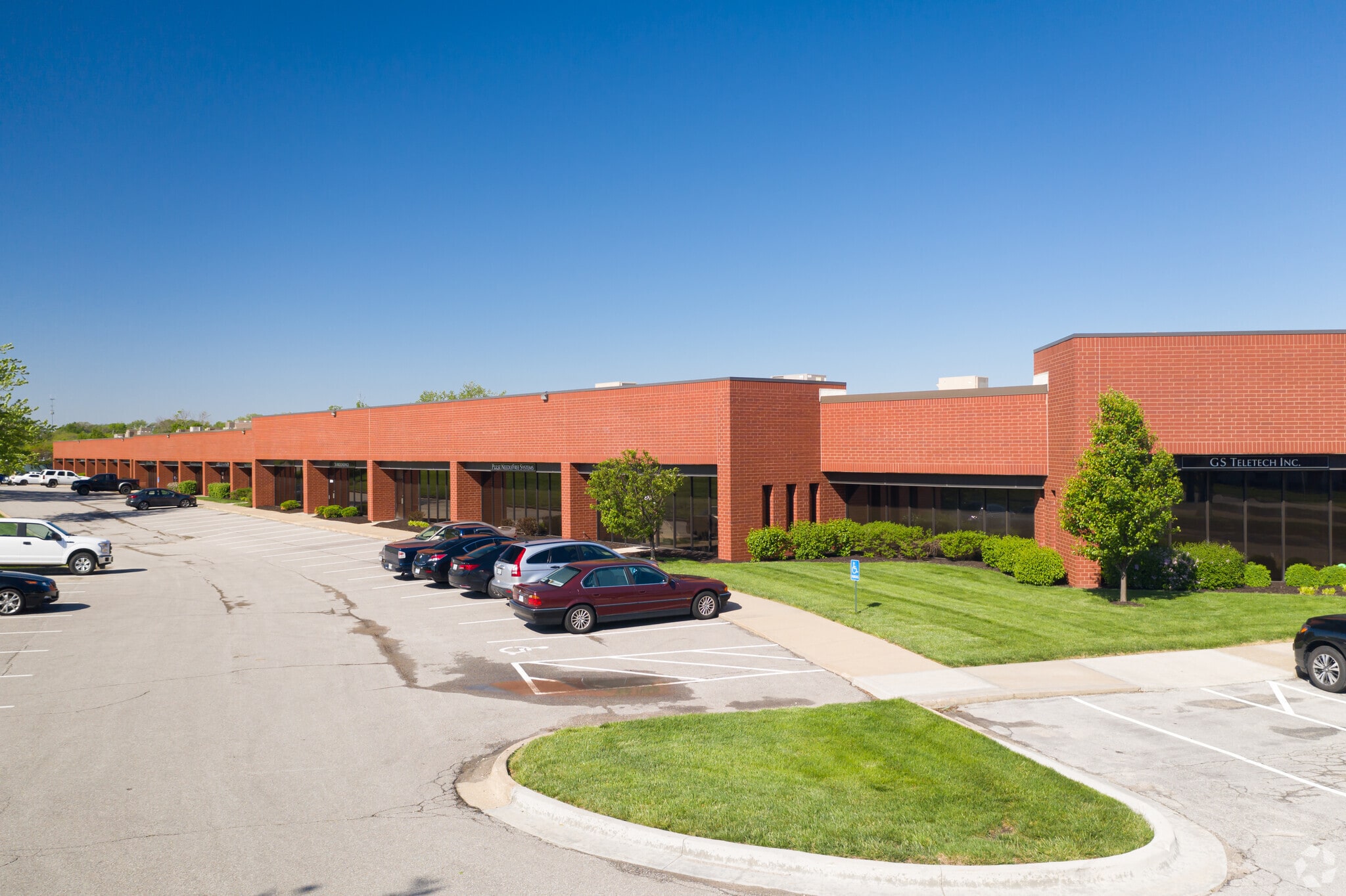 8200-8248 Marshall Dr, Lenexa, KS for lease Primary Photo- Image 1 of 9