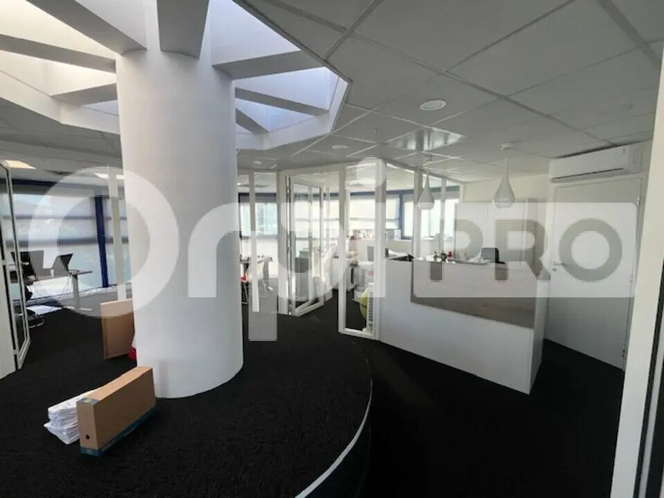 Office in La Rochelle for sale Building Photo- Image 1 of 5