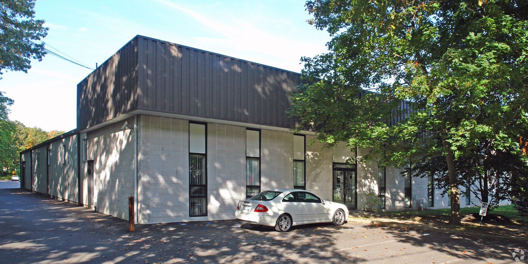 170 Cherry Ave, Sayville, NY 11782