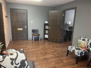 820 S Main St, Saint Charles, MO for lease Interior Photo- Image 2 of 5