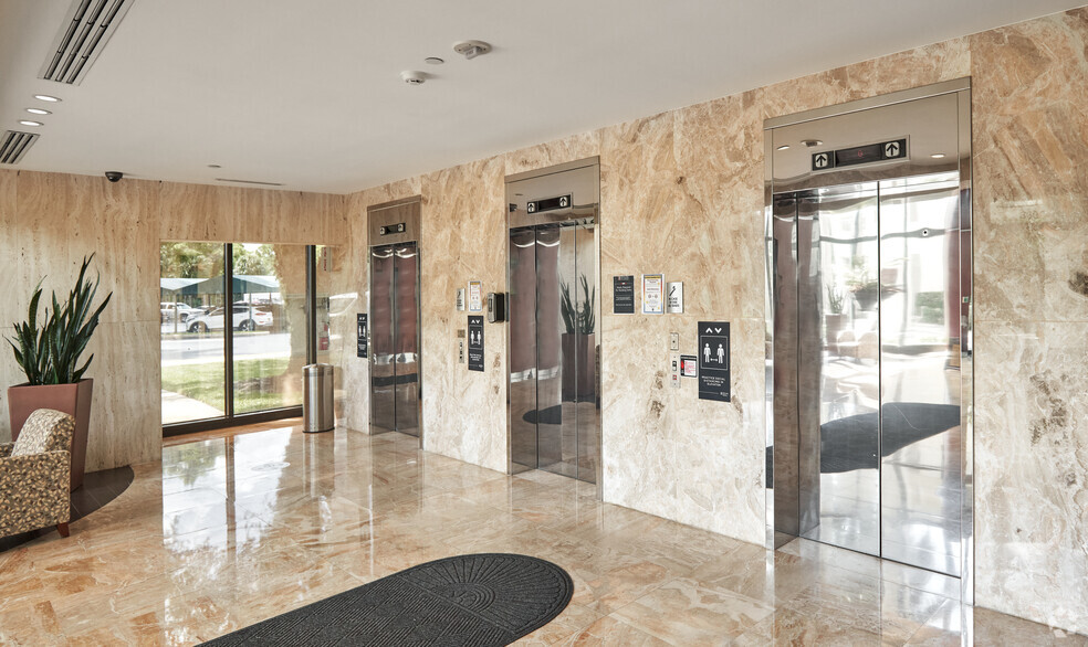 3300 Pga Blvd, Palm Beach Gardens, FL for lease - Lobby - Image 2 of 20