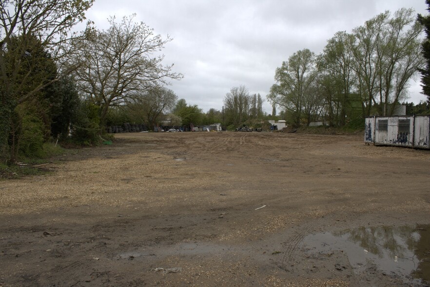 3 Taylors Rd, Hitchin for lease - Building Photo - Image 1 of 3