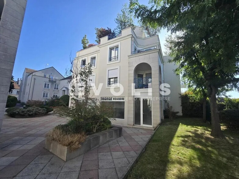 Office in Verrières-le-Buisson for lease - Building Photo - Image 1 of 9