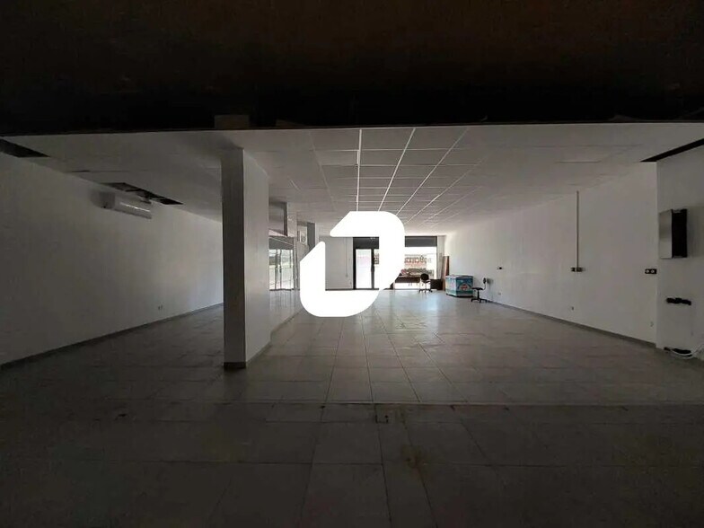 Retail in Le Crès for lease - Building Photo - Image 2 of 11