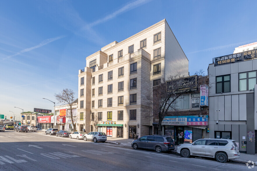 13517 Northern Blvd, Flushing, NY for sale - Primary Photo - Image 1 of 5