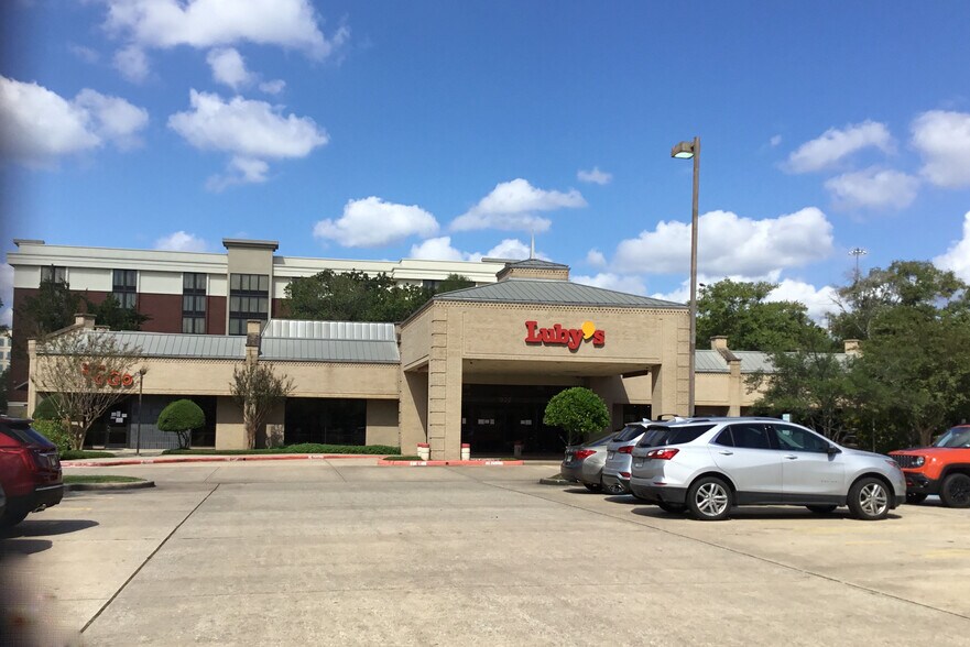 922 Lake Front Cir, Spring, TX for sale - Building Photo - Image 1 of 1