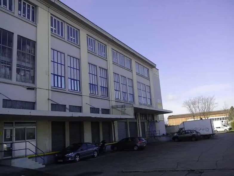 Flex in Bobigny for lease - Building Photo - Image 1 of 5