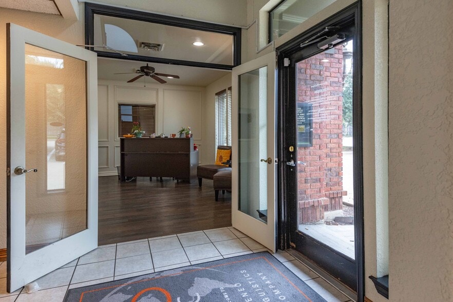 3010 W Park Row Dr, Pantego, TX for sale - Building Photo - Image 3 of 13