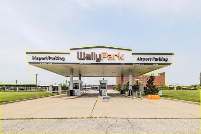 More details for 4747 S Howell Ave, Milwaukee, WI - Specialty for Sale