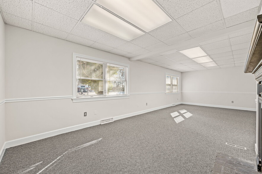 300 W Trenton Ave, Morrisville, PA for lease - Interior Photo - Image 2 of 23