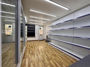 393 Sheffield Rd, Chesterfield for lease Interior Photo- Image 2 of 6