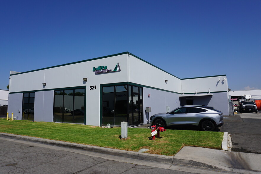 521 W Briardale Ave, Orange, CA for lease - Primary Photo - Image 1 of 2