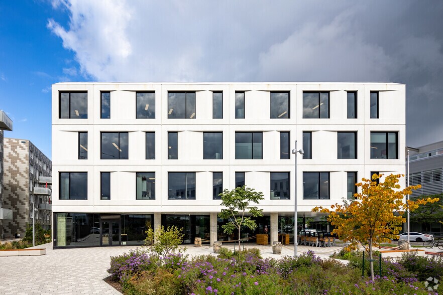 2600 Rue William Tremblay, Montréal, QC for lease - Building Photo - Image 3 of 17