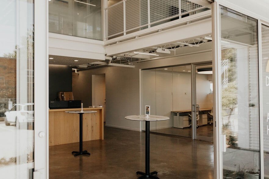 1214 N Hudson Ave, Oklahoma City, OK for lease - Interior Photo - Image 2 of 21