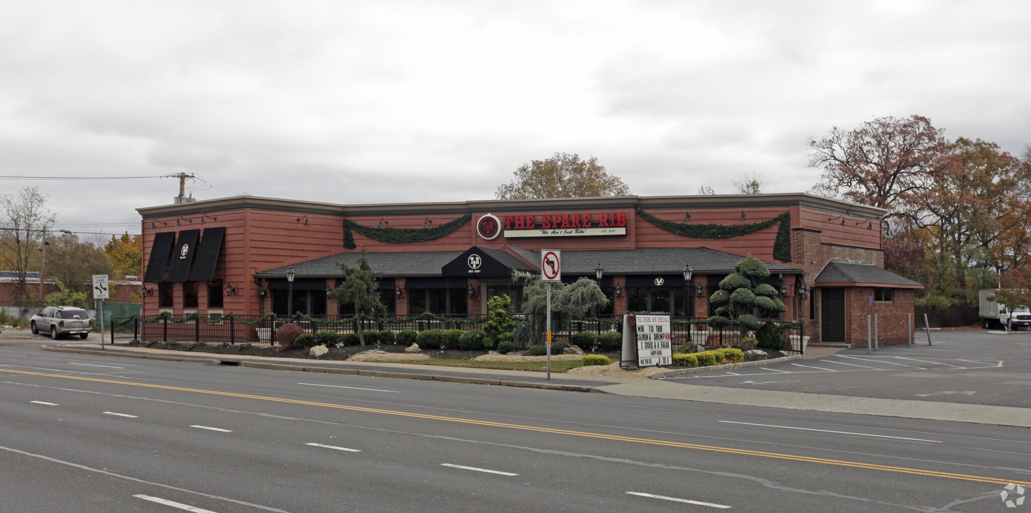 2098 Jericho Tpke, Commack, NY for sale Primary Photo- Image 1 of 1