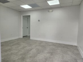 460 W 84th St, Hialeah, FL for lease Interior Photo- Image 1 of 6