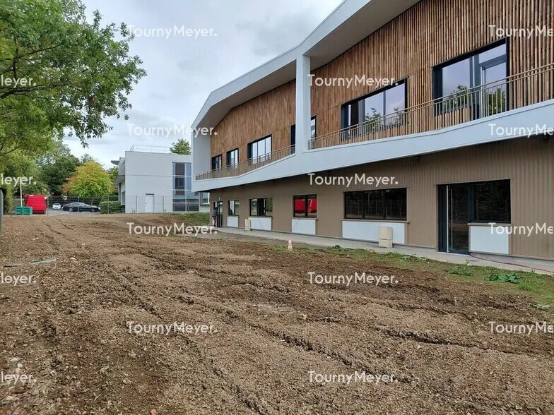 Flex in Carquefou for lease - Building Photo - Image 2 of 12