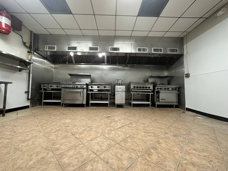 7820 Fulton St, Houston, TX for lease - Building Photo - Image 3 of 7