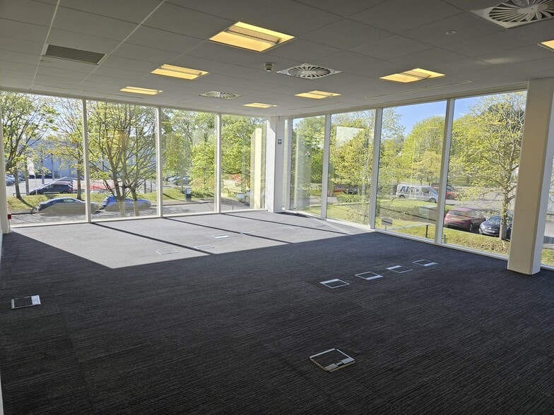 Delta Office Park, Swindon for sale - Interior Photo - Image 3 of 11