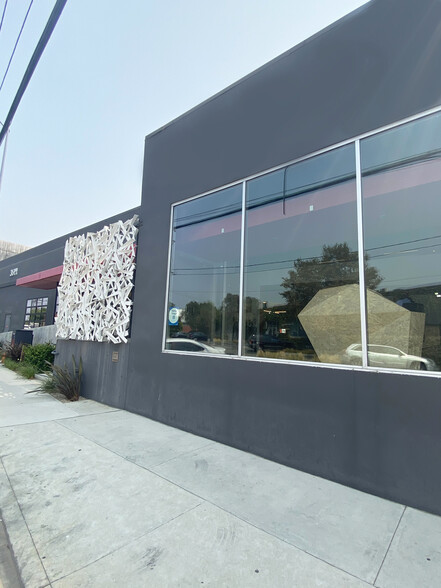 3644 Eastham Dr, Culver City, CA for lease - Building Photo - Image 3 of 18