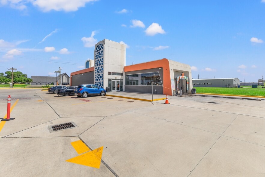 5325 N Twin City Hwy, Port Arthur, TX for sale - Building Photo - Image 1 of 9