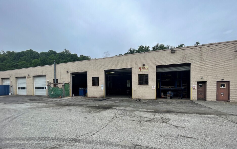 600 Greentree Rd, Pittsburgh, PA for lease - Building Photo - Image 2 of 3