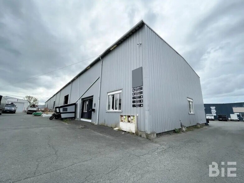 Office in Bègles for lease - Building Photo - Image 2 of 5