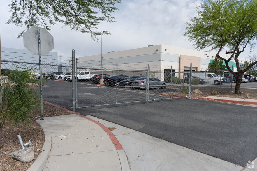 6025 Procyon St, Las Vegas, NV for lease - Building Photo - Image 3 of 6
