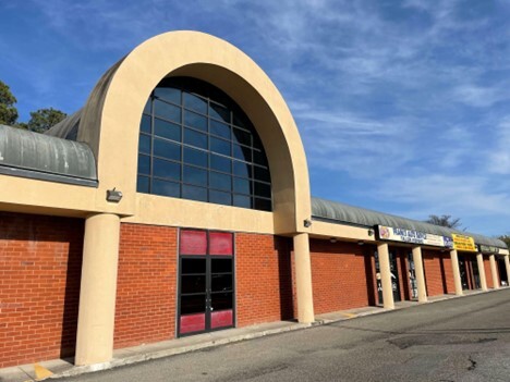 Staples store at Parham Plaza closing