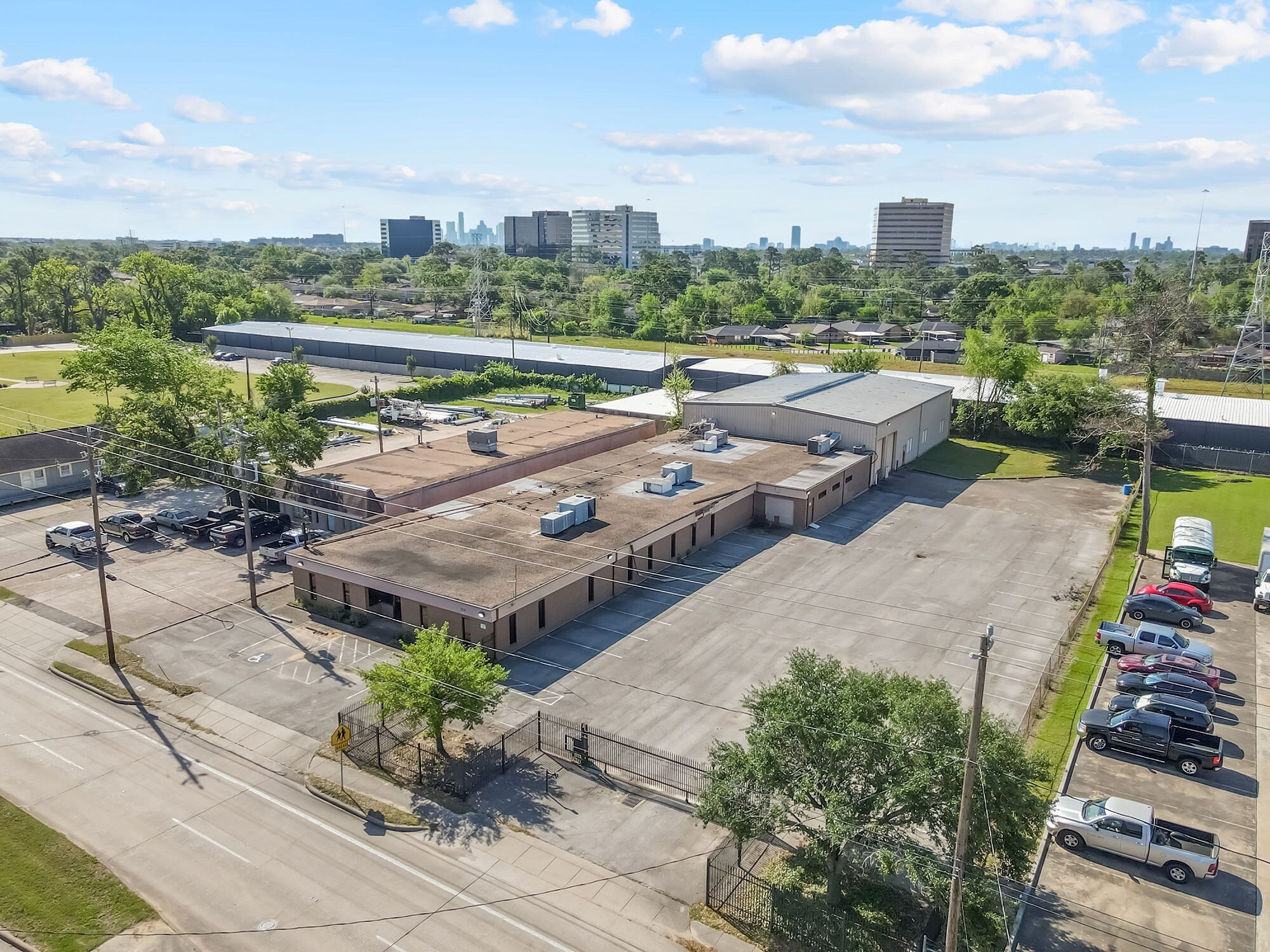 1511 W 34th St, Houston, TX for lease Building Photo- Image 1 of 7