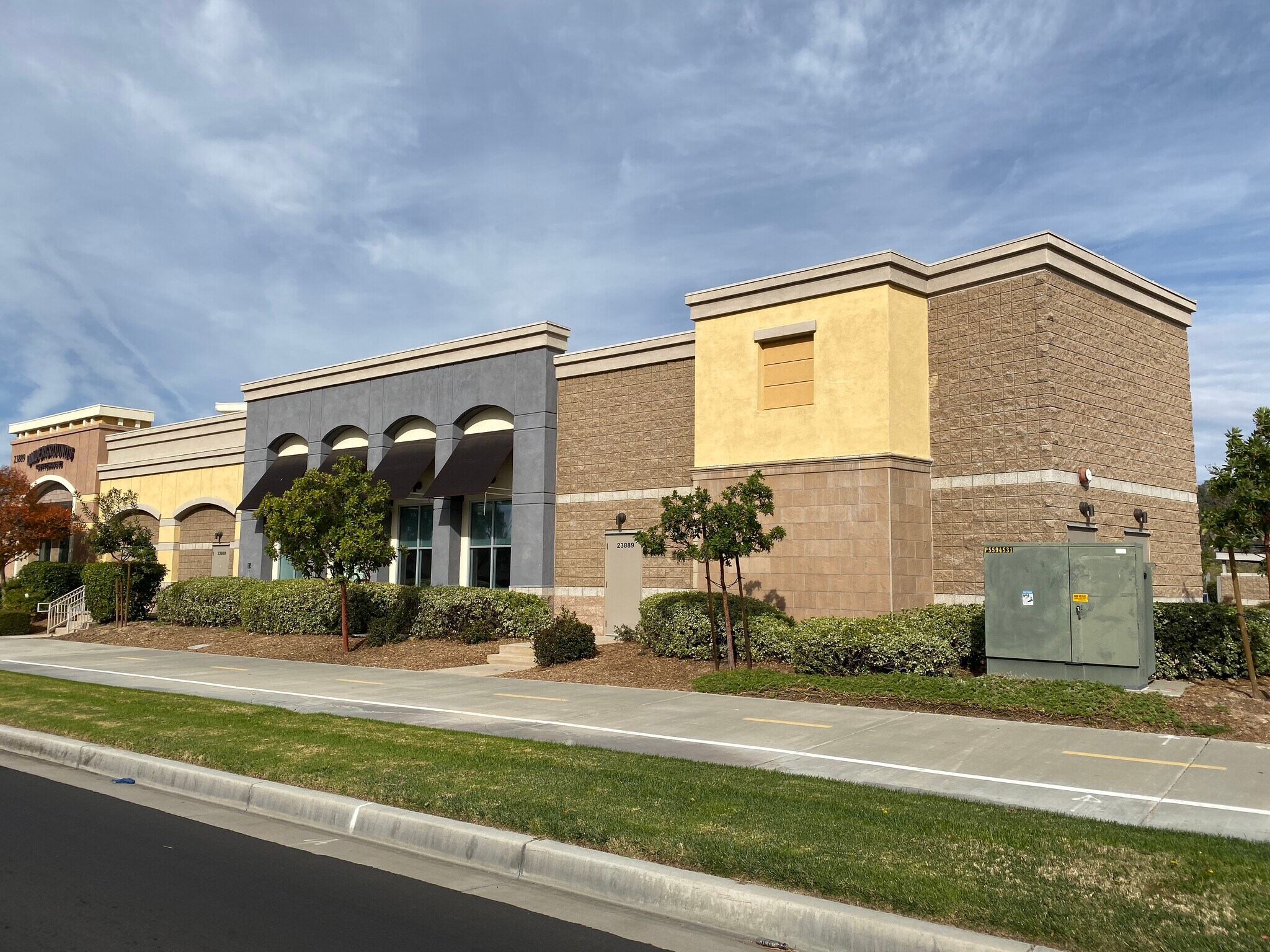 2388523889 Newhall Ranch Rd, Valencia, CA 91355 (Restaurant Space