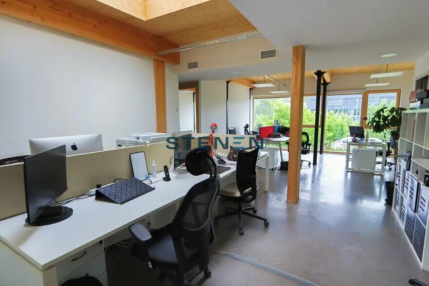 Office in Aix-en-Provence for lease - Building Photo - Image 2 of 7